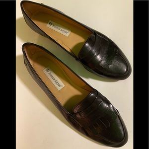 Etienne Aigner 10M blk kid, skirted penny lfr $55.